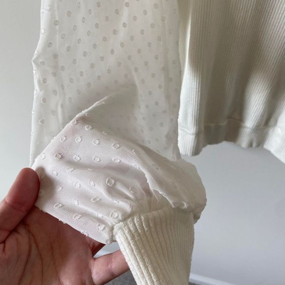 Women's Long Sleeve White Sweater Size Medium - Picture 4 of 7